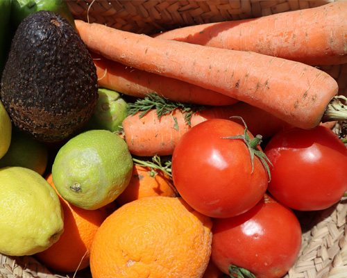 El Gobierno planea prohibir la venta de fruta y verdura en plásticos en España en 2023